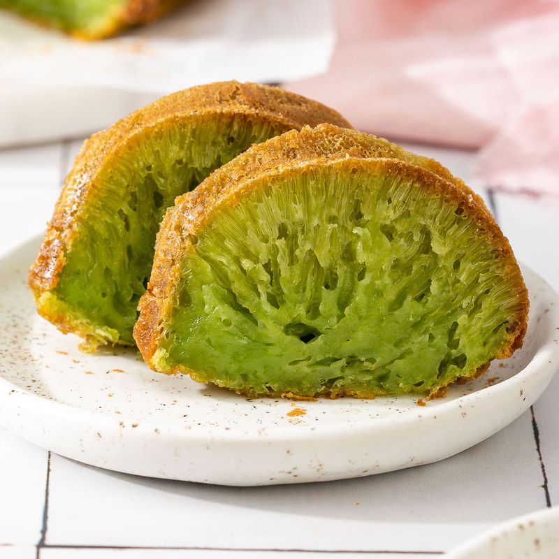 Banh Bo Honeycomb Cake