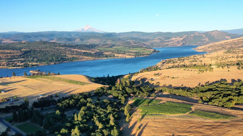 Hood River, Oregon: Where Water and Mountains Meet