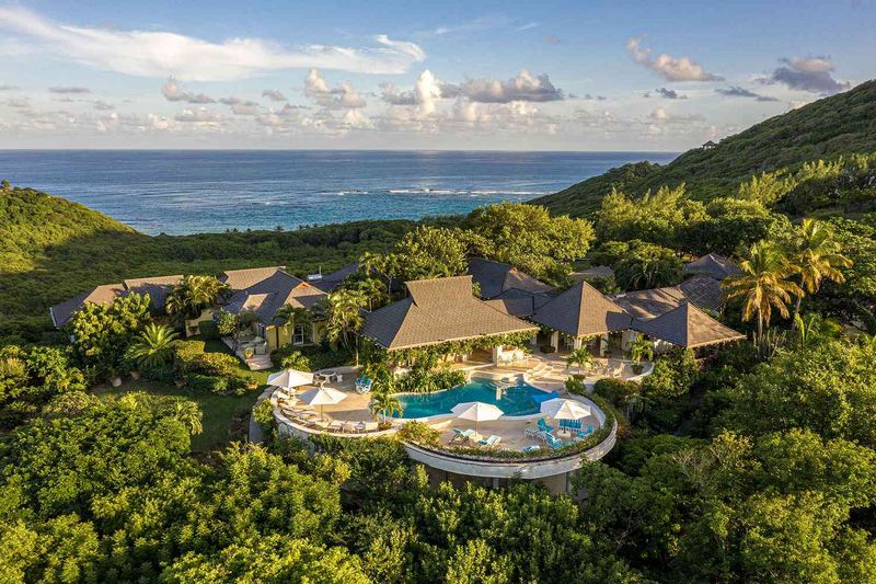 Mustique: Privacy Takes Center Stage