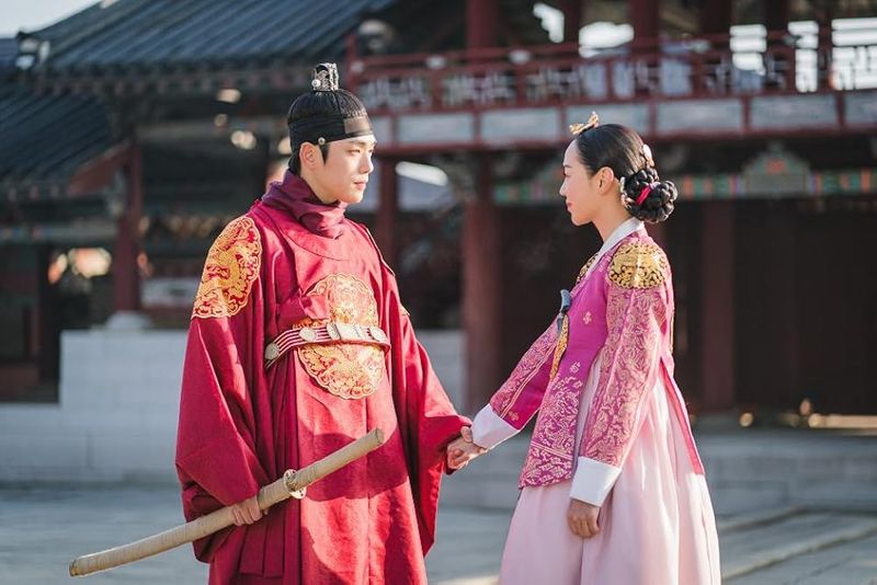 Mr. Queen (2020-2021): Royal Rules Meet Modern Attitude
