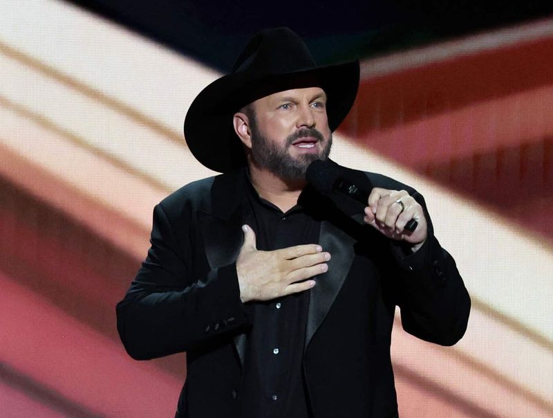 Garth Brooks: Big Feelings for the Back Row