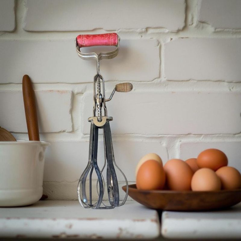 Rotary Egg Beaters That Skip the Plug