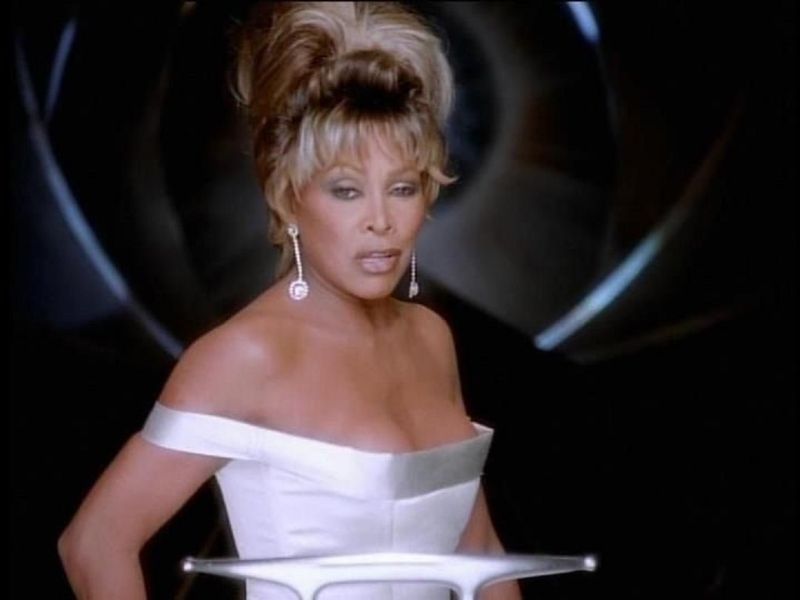 GoldenEye: Tina Turner Commands the Room